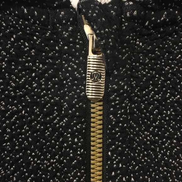 Lululemon 🍋 Jacket 🖤 - Picture 4 of 7